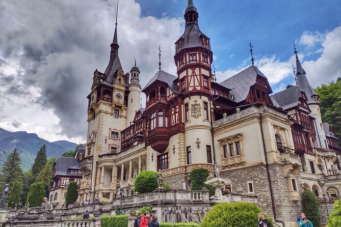 Private Day Trip to Transylvania: Dracula, Sinaia & Brasov (from Bucharest) - Meeting and Pickup Details