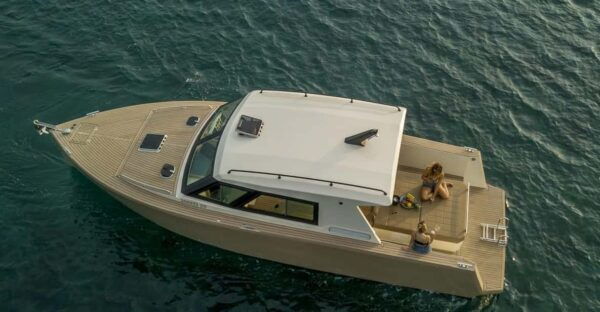 PRIVATE DAY WITH OUR LUX SPEEDBOAT, 5 STAR ***** ENJOYMENT - Frequently Asked Questions