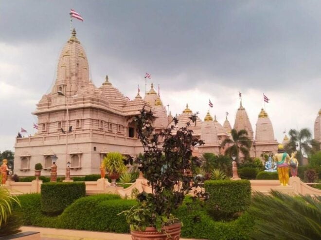 Private Delhi Agra Lucknow Ayodhya Varanasi Tour From Delhi - Inclusions in the Tour Package