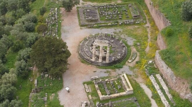 Private Delphi & Thermopylae Tour From Athens - Discovering Delphis Archaeological Site