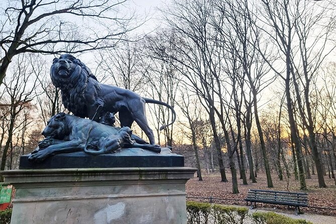 Private Digital Audio Book Scavenger Hunt Berlin Government District - Team Building and Competitive Elements