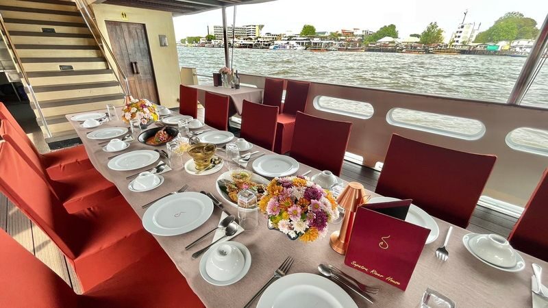 Private dinner cruise experience along Chao Phraya River - The river route, sunset and changing views