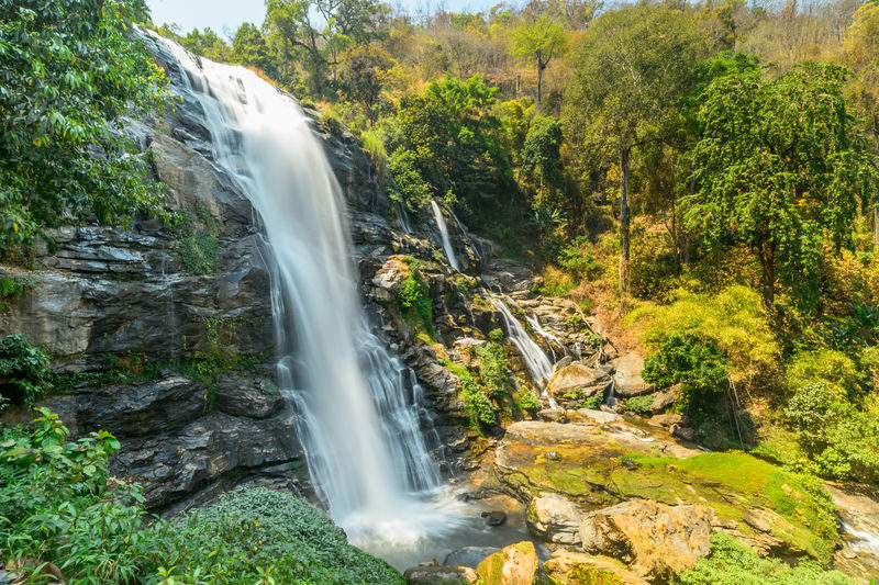 Private Doi Inthanon Hiking Tour in Chiang Mai - Visiting the twin pagodas near the summit