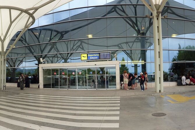 Private Door to Door Airport Split Transfer up to 15 People - Inclusions