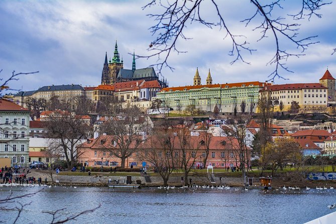 Private Door-To-Door Transfer From Krakow to Prague With 2 Hours for Sightseeing - Vehicle Amenities