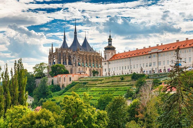 Private Door-To-Door Transfer From Krakow to Prague With 2 Hours for Sightseeing - Safety and Accessibility Considerations