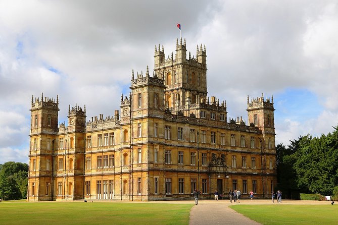 Private Downton Abbey Tour, Including Bampton, Cogges Farm, and Highclere - Filming Locations