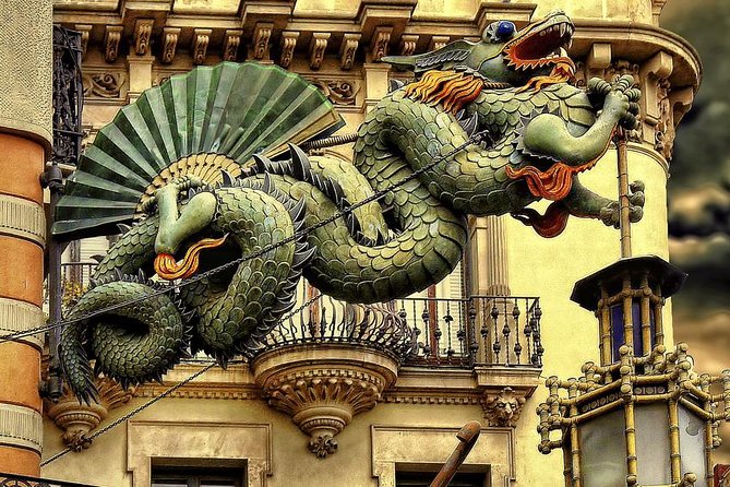 Private Family Experience - Dragon Tour in Barcelona for Kids - Background
