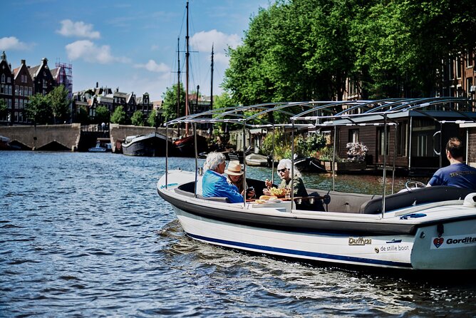 Private Family Tour Through the Small Canals of Amsterdam - Traveler Experience