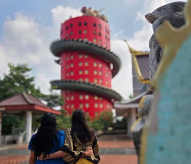 Private Floating & Train Market + DRAGON Temple + Thai Cafe - FAQ