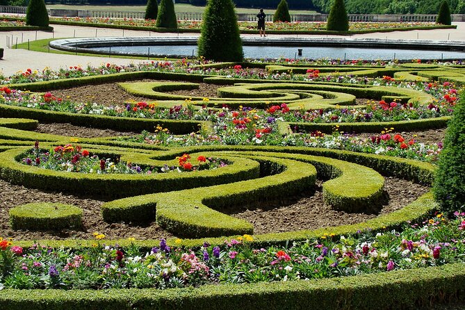 Private Fontainebleau, Versailles, Trianon From Paris by Mercedes - Trianon Estate Experience