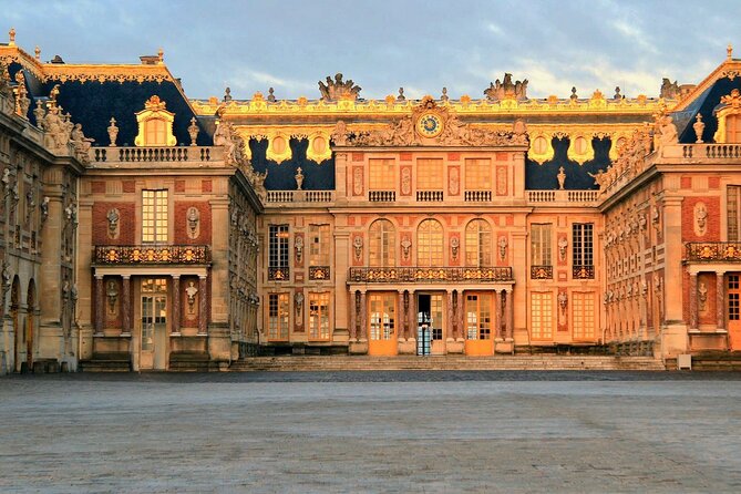 Private Fontainebleau, Versailles, Trianon From Paris by Mercedes - Expert Local Guide