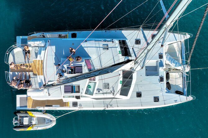 Private full day catered & crewed yacht charter- Airlie Beach - An Insider’s Guide to the Full-Day Yacht Charter Experience in Airlie Beach