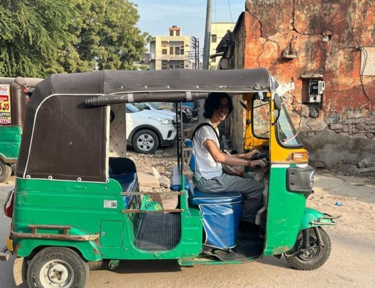 Private Full Day Guided Jaipur Sightseeing Tour by Tuk Tuk - Tour Guide and Language Options