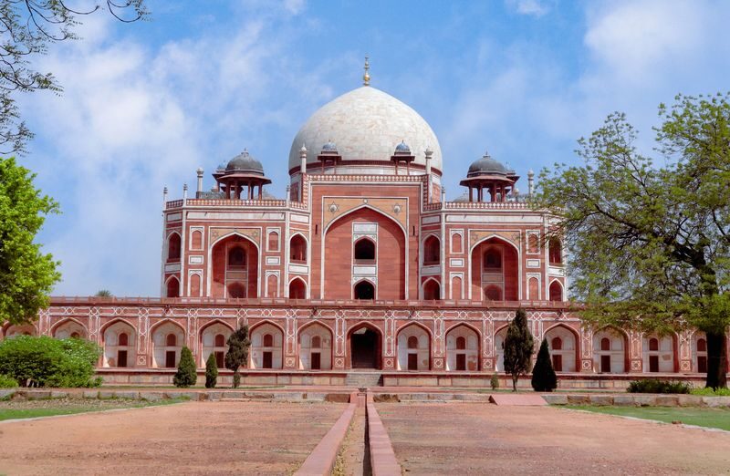 Private Full-Day Old & New Delhi Sightseeing Tour with Local Guide - Agrasen Ki Baoli and Jantar Mantar: unusual stops in the capital