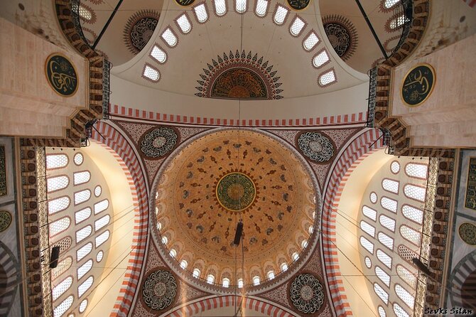 Private Full-Day Strolling Through the Old Markets of Istanbul - Exploring the Bustling Grand Bazaar