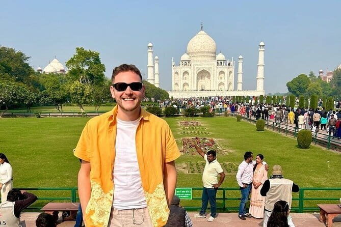 Private Full-Day Taj Mahal Tour from Delhi with Entrance & Lunch - Tasting Luxury: Lunch at a 5-Star Hotel