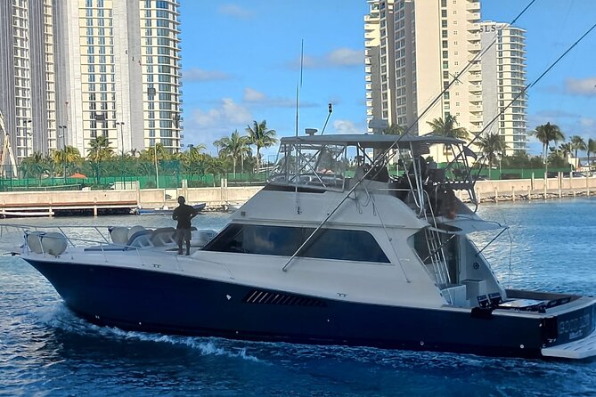 Private Full-Day Tour by Yatch in Cancún - Inclusions and Professional Guide
