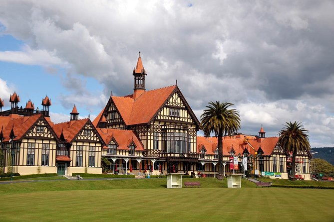 Private Full-Day Tour From Auckland to Rotorua and Waitomo - Itinerary