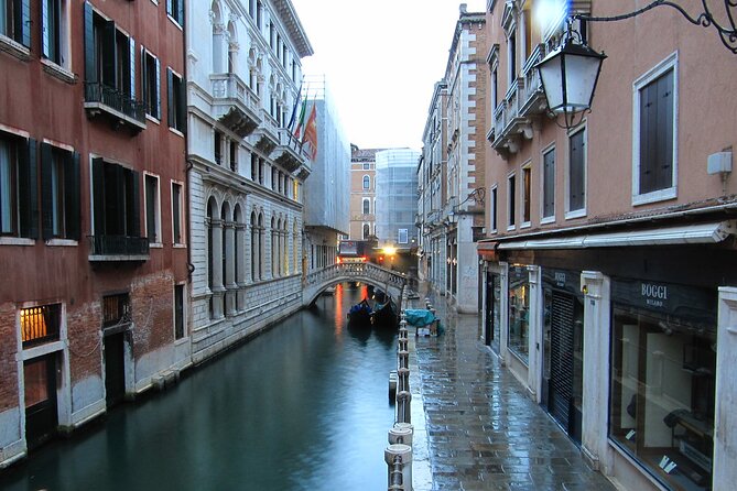 Private Full Day Tour From Milan to Venice With Local Tour Guide and Fast Train - Fast Train From Milan to Venice