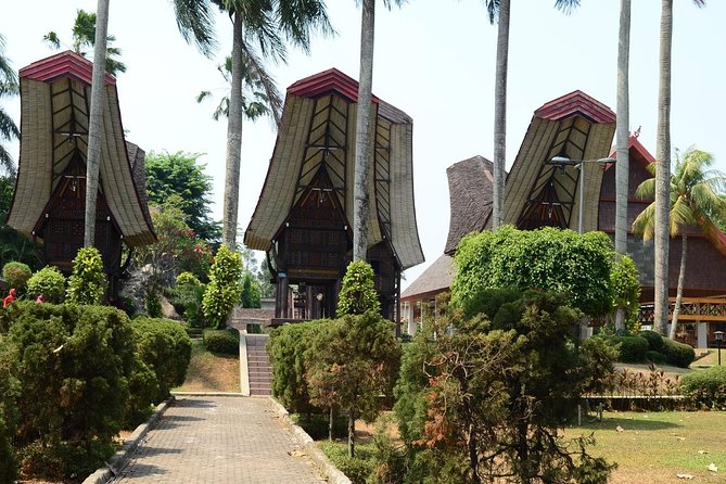 Private Full Day Jakarta Wonderfull Tour With Lunch & Souvenir - Tour Highlights