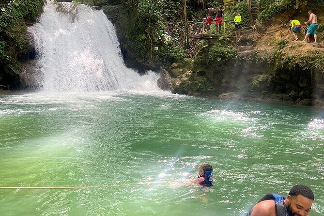 Private fun fill tour from Montego Bay to dunns river & blue hole - FAQ
