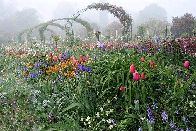 Private Giverny and Montmartre Tour With Pickup - The Sum Up