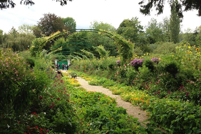 Private Giverny Tour for 5-7 Persons, Pick up & Drop Incl - Price and Inclusions