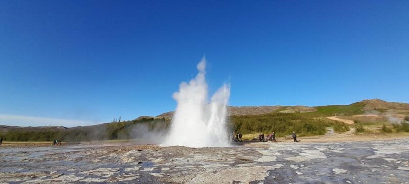 Private Golden Circle Tour and Snowmobiling Adventure - Visiting Kerið Crater: A Vibrant Volcanic Caldera