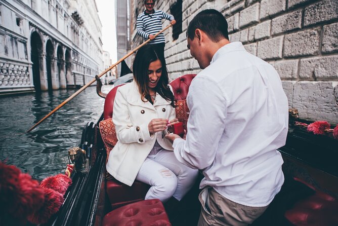 Private Gondola Ride With Professional Photographer in Venice - Experience Highlights