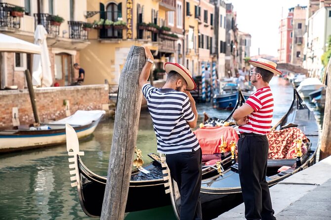 Private Gondola Tour in Venice off the Beaten Track - Meeting and Pickup Information