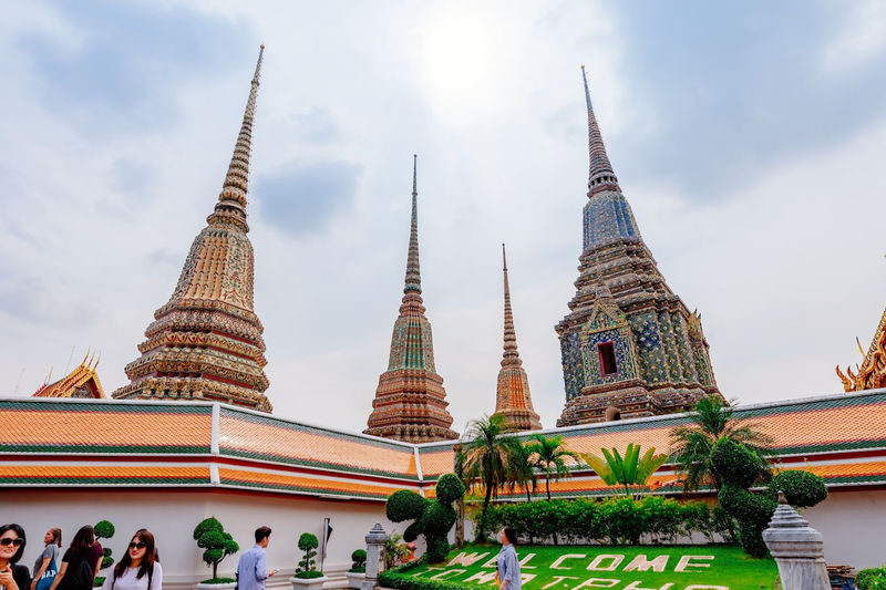 Private Grand Palace Night Tour: Wat Pho, Tha Maharaj, Khao San - Guide quality and the small-group format
