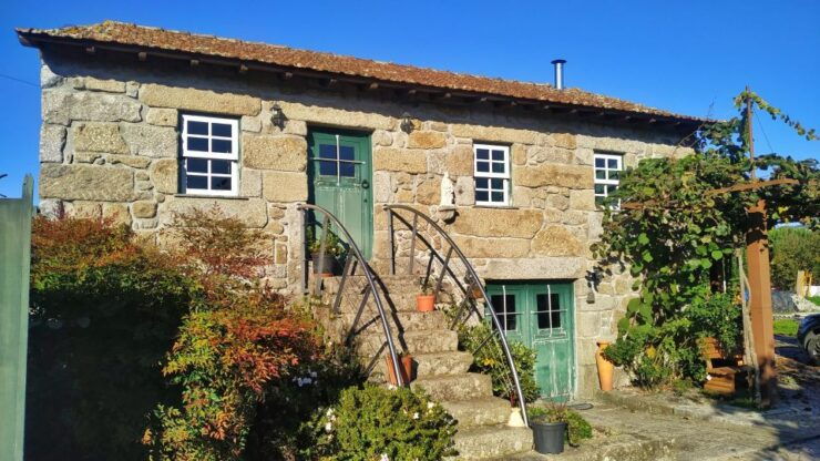 Private Green Wine Wineries and Unesco Guimarães Tour - Experience Highlights