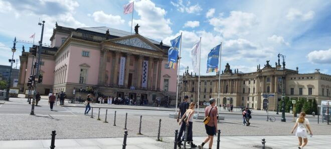 Private Guide Berlin-Highlights and Secrets Taylor-made - Guided Tour Features