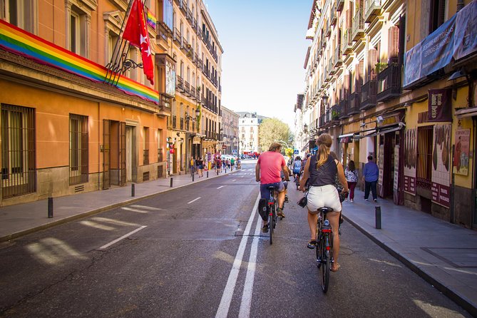Private Guided Bike Tour in Madrid - Selecting Date and Travelers