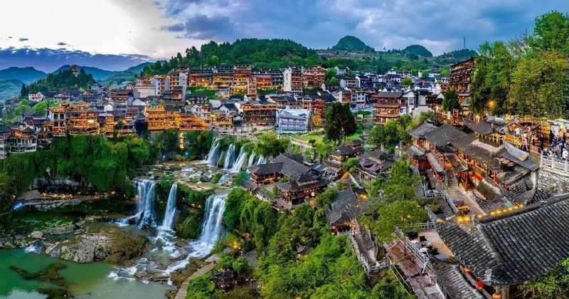 Private Guided Day Tour from Zhangjiajie to Furong Ancient Town + Fenghuang Ancient City/Morong Miao Village - One day, two destinations, not three