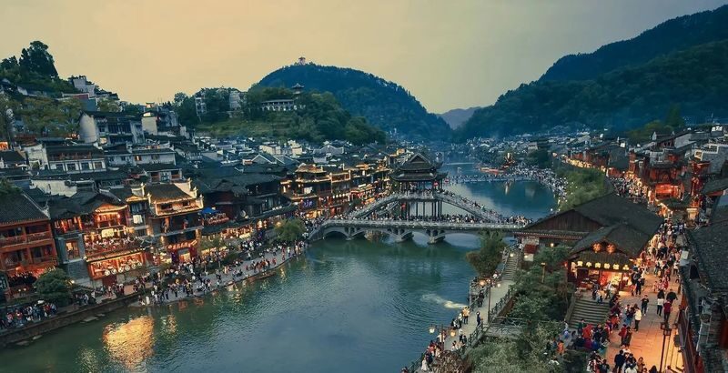Private Guided Day Tour from Zhangjiajie to Furong Ancient Town + Fenghuang Ancient City/Morong Miao Village - Furong Town: streets above the falls