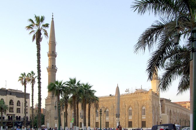 Private Guided Day Tour to the Giza Pyramids, Egyptian Museum, and Al-Hussein Mosque in Cairo - Tour Highlights