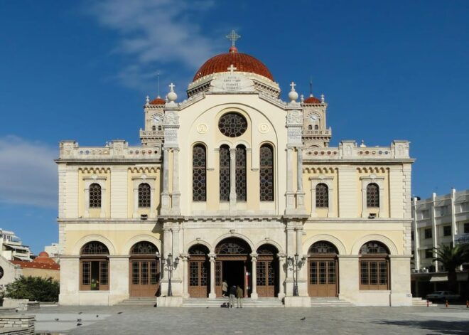 Private Guided Tour in Heraklion City and Knossos Palace - Knossos Palace Experience