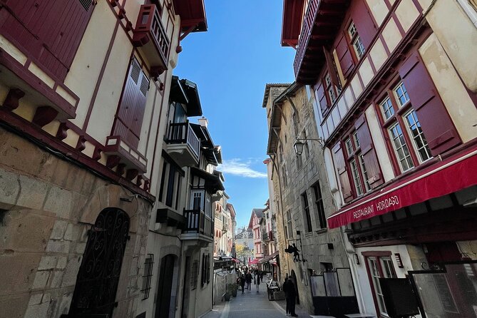 Private Guided Tour in Saint Jean De Luz - Accessibility