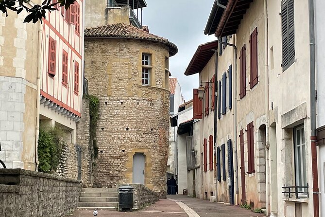 Private Guided Tour of Bayonne With a Licesend Guide. - Price and Guarantee