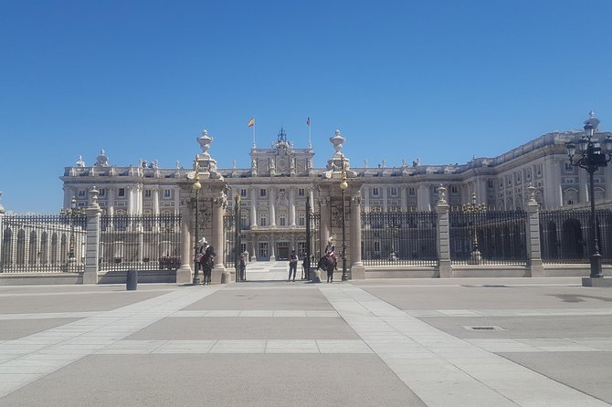 Private Guided Tour Of The Royal Palace & Old Madrid - Accessibility and Public Transportation in Old Madrid
