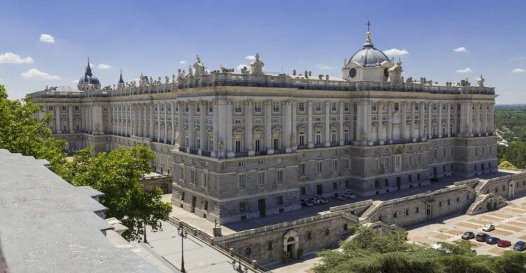 Private Guided Tour Royal Palace & Royal Collections Gallery - Tour Duration and Details