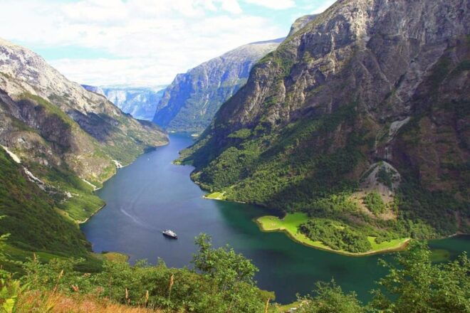 Private Guided Tour to Oslo Nærøyfjord Cruise & Flåm Railway - Booking and Availability