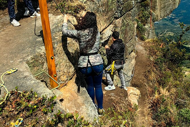 Private Guided Tour to Piedra Colgada and Indian Face and Lagoon - Tour Highlights