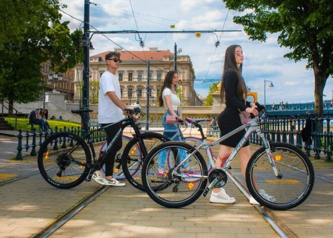 PRIVATE Guided Tours in Budapest on BIKE-PRIVATE - Budapest Exploration Confidence