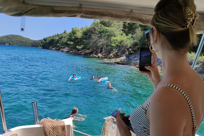 Private Half-Day Boat Tour to Nearby Islands in Zadar With Drinks - Boat Amenities