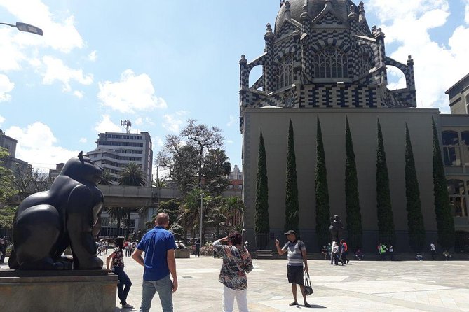 Private Half Day Medellin Tour: Meet Fernando Boteros 23 Statues - Tour Details and Inclusions