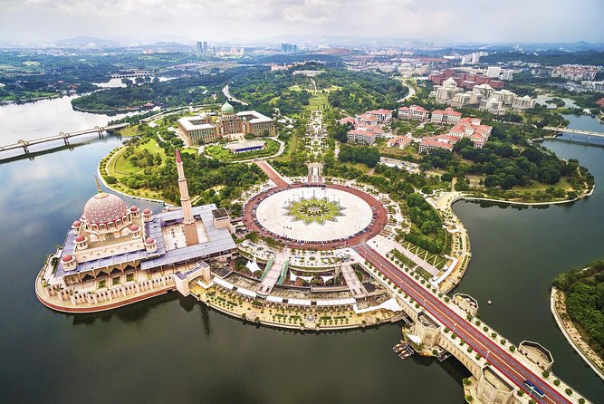 Private Half-Day Putrajaya Tour With Lake Cruise From Kuala Lumpur - Safety and Accessibility
