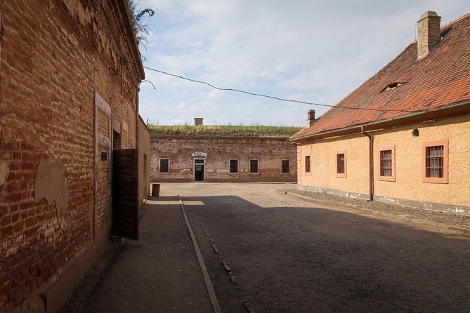 Private Half-Day Tour From Prague To Terezín Concentration Camp - Itinerary Highlights